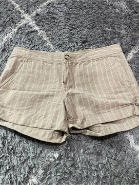 Old Navy Beige Pinstripe Women's Casual Shorts